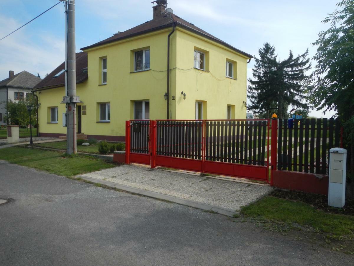 Apartmany Sarka Ujezd U Hradce Kralove Hradec Kralove Exterior photo